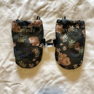 Stonz Infant Booties with Blue and Brown Design